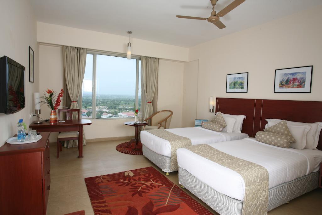 Leonia Holistic Destination Hotel Shamirpet Room photo