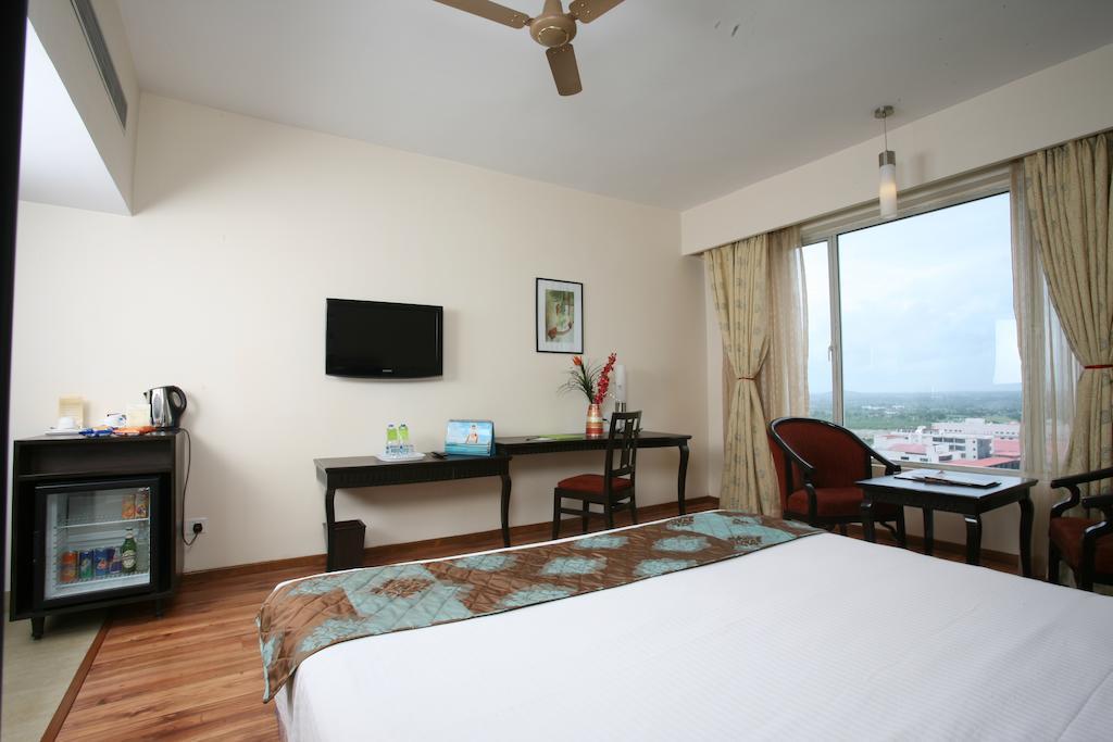Leonia Holistic Destination Hotel Shamirpet Room photo